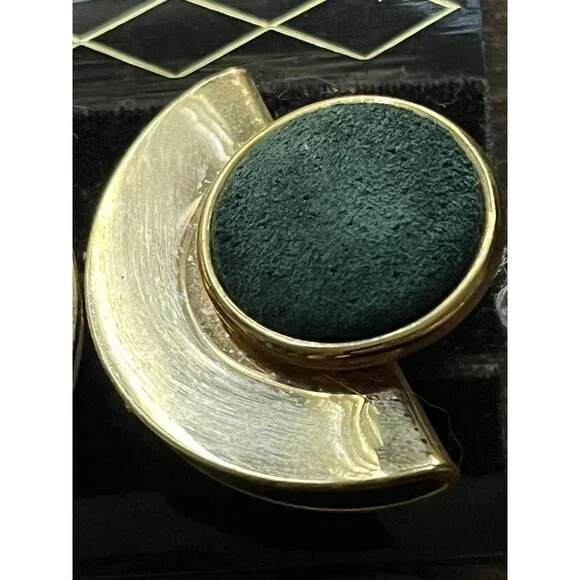Gold Toned Half Moon & Green Clip On Earrings NWT VTG Sears Roebuck? 1980s - Picture 5 of 13